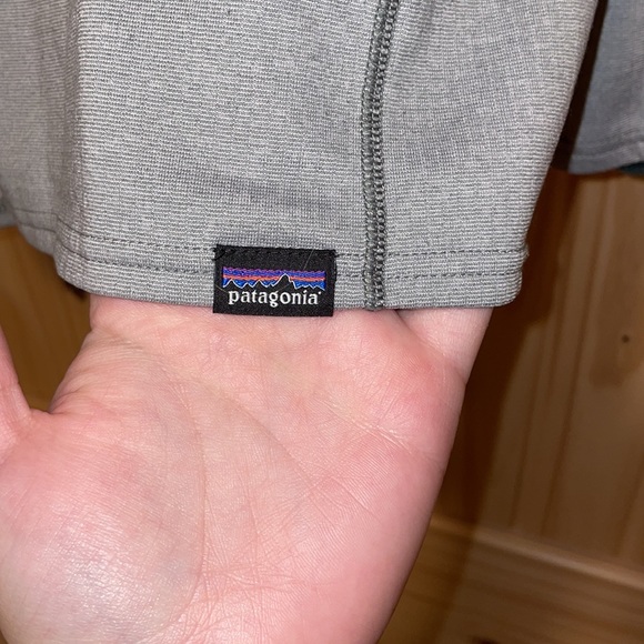 Patagonia base layer 1/4 zip - Picture 3 of 4